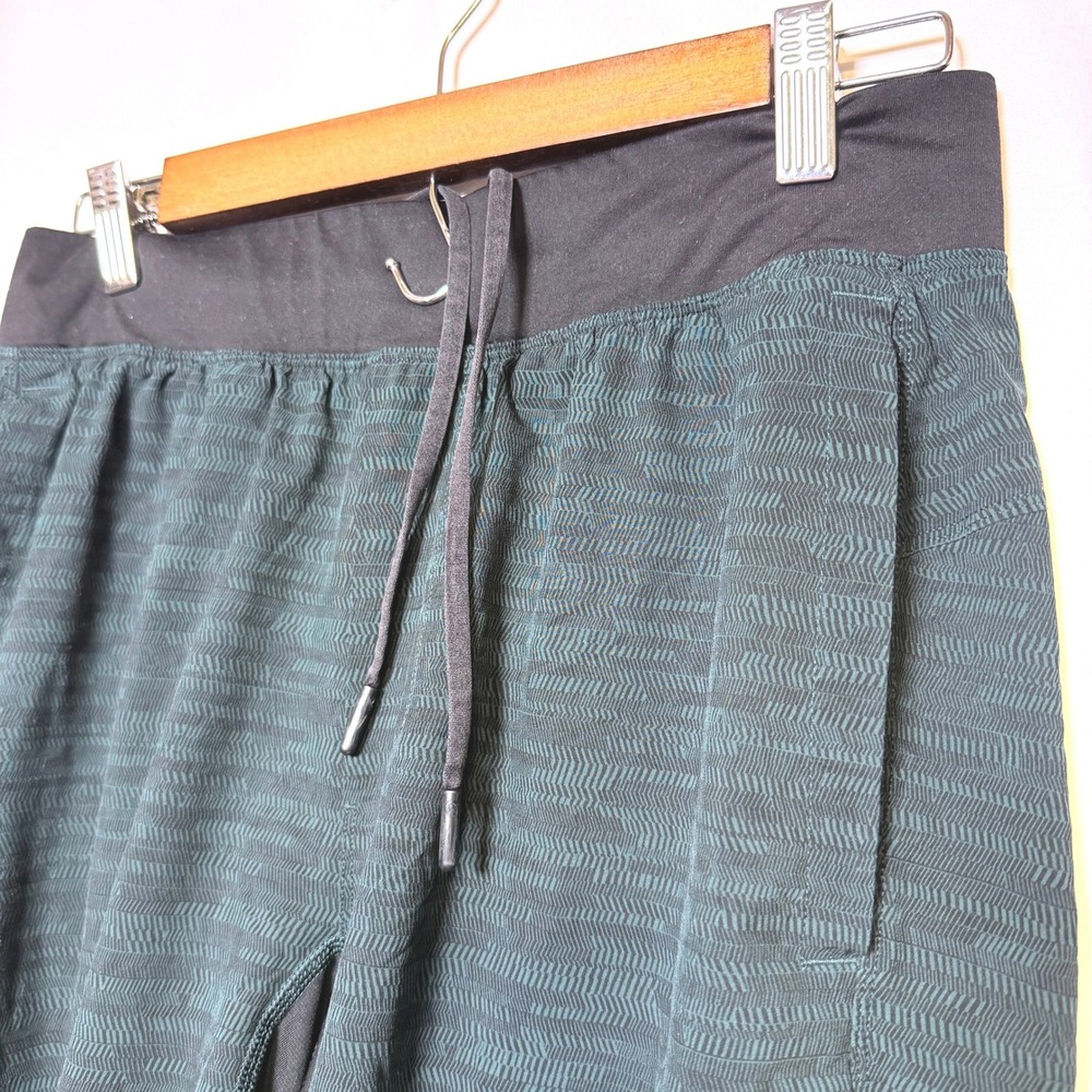 LuLuLemon Mens T.H.E. shorts jacquard chevron print green black Medium